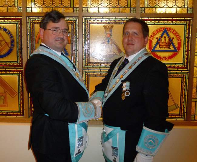 (l to r) Incoming WM, WBro Robert Beckett with his brother and SW, WBro David Beckett